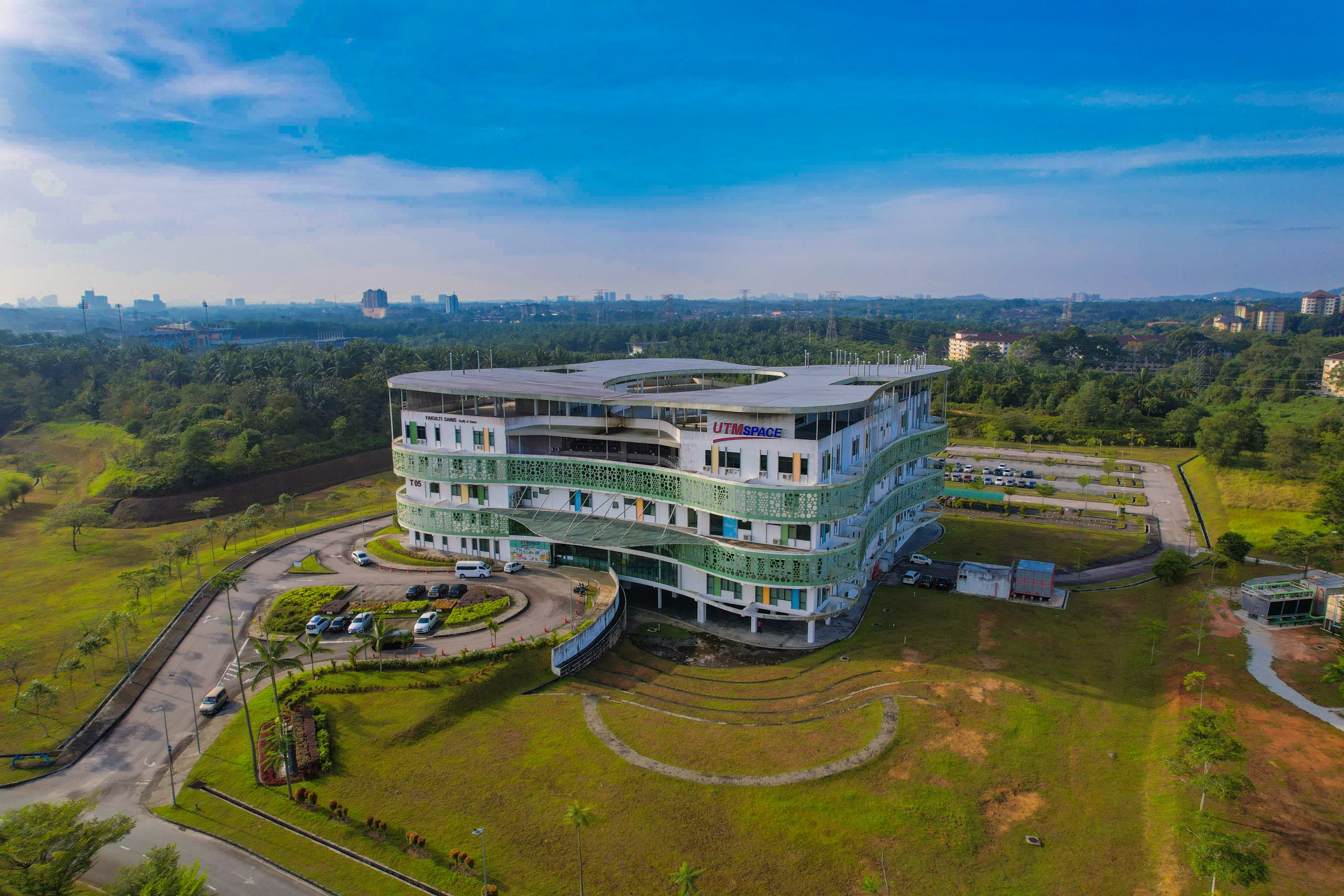 PROFESSIONAL MASTER IN BUSINESS ADMINISTRATION